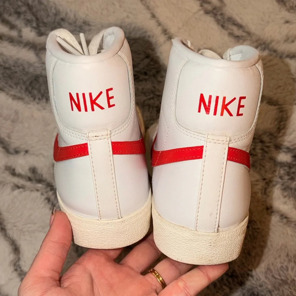 Nike White and Red High-Tops